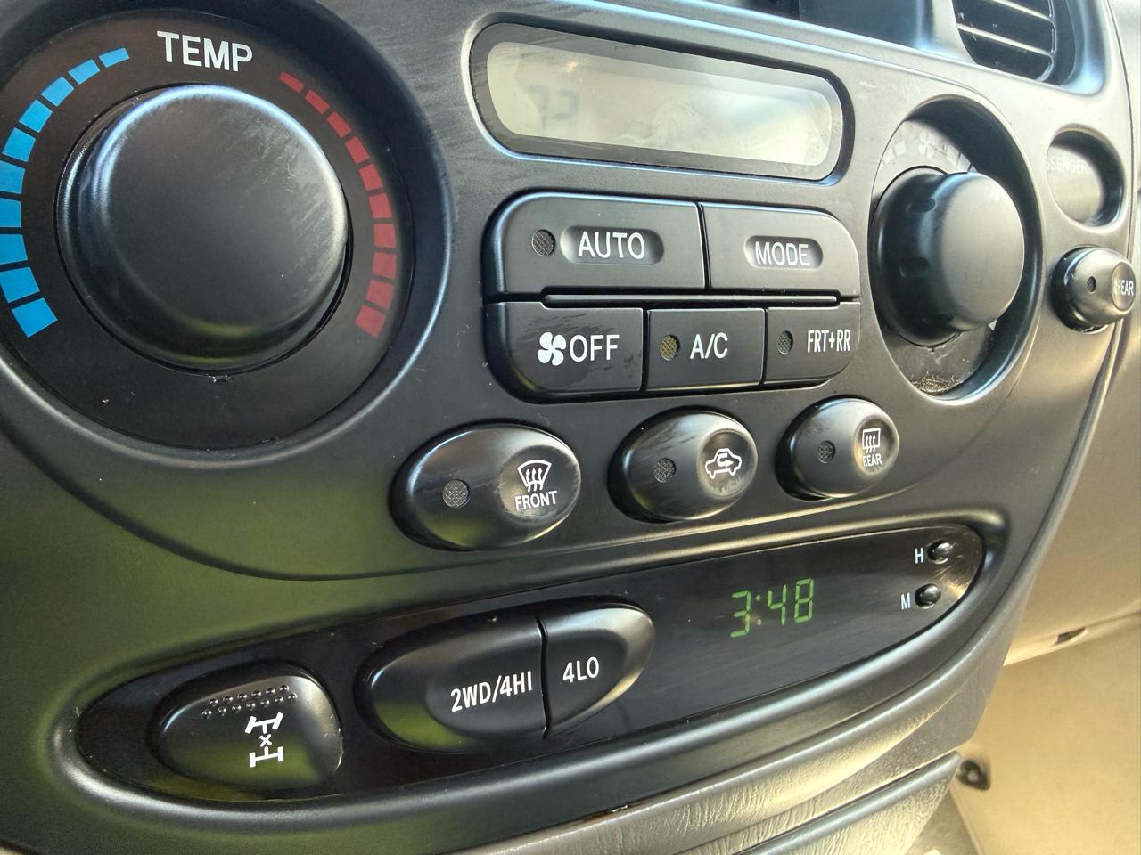 Toyota Sequoia 4dr SR5 4WD (Natl) 2006