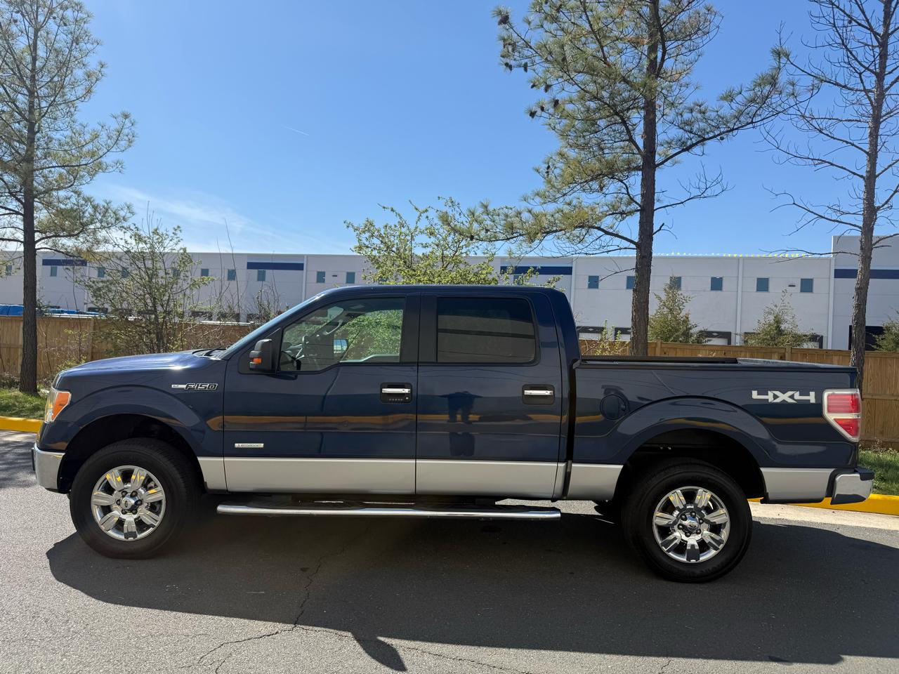 Ford F-150 4WD SuperCrew 145" XLT 2012
