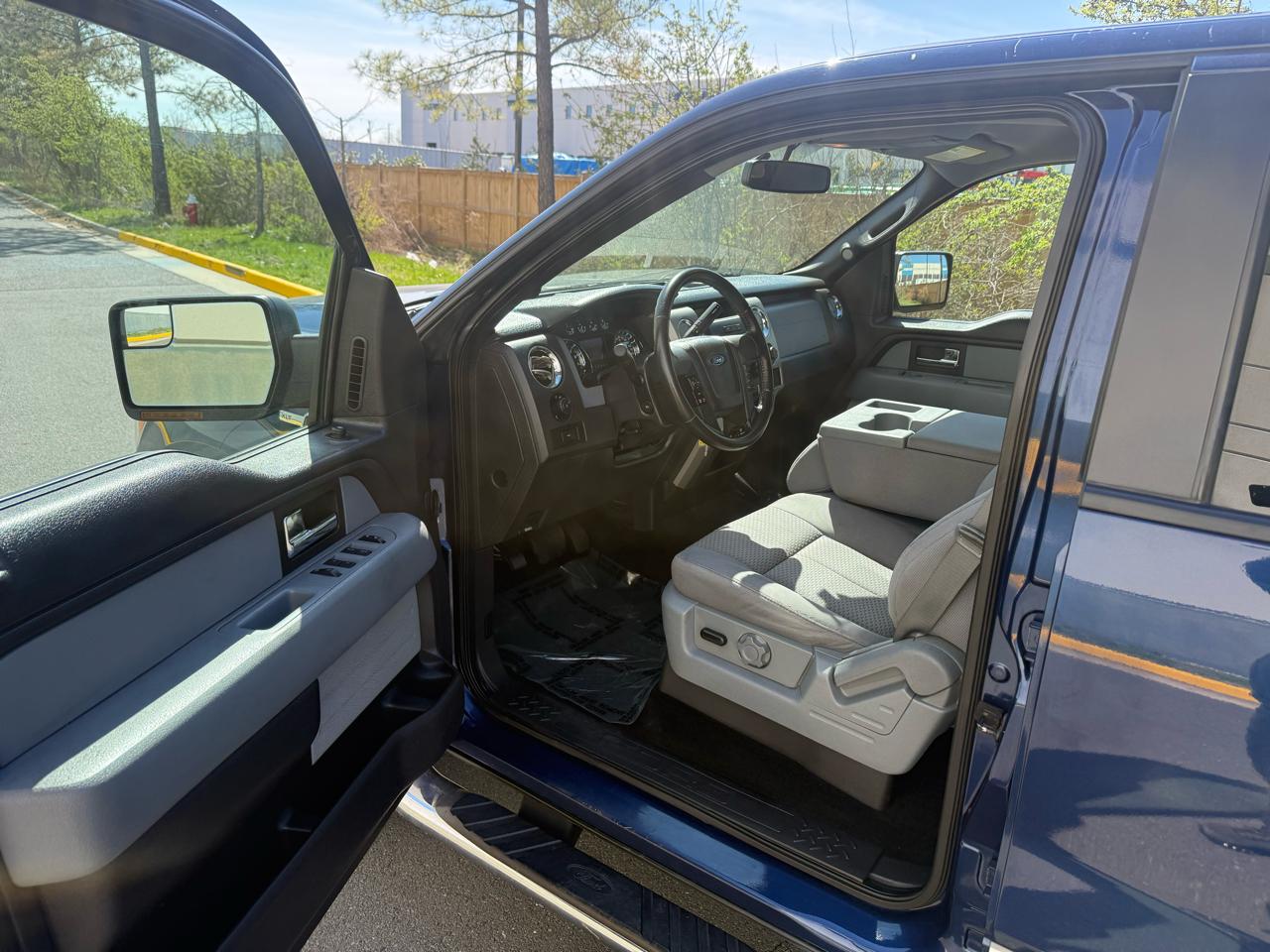 Ford F-150 4WD SuperCrew 145" XLT 2012