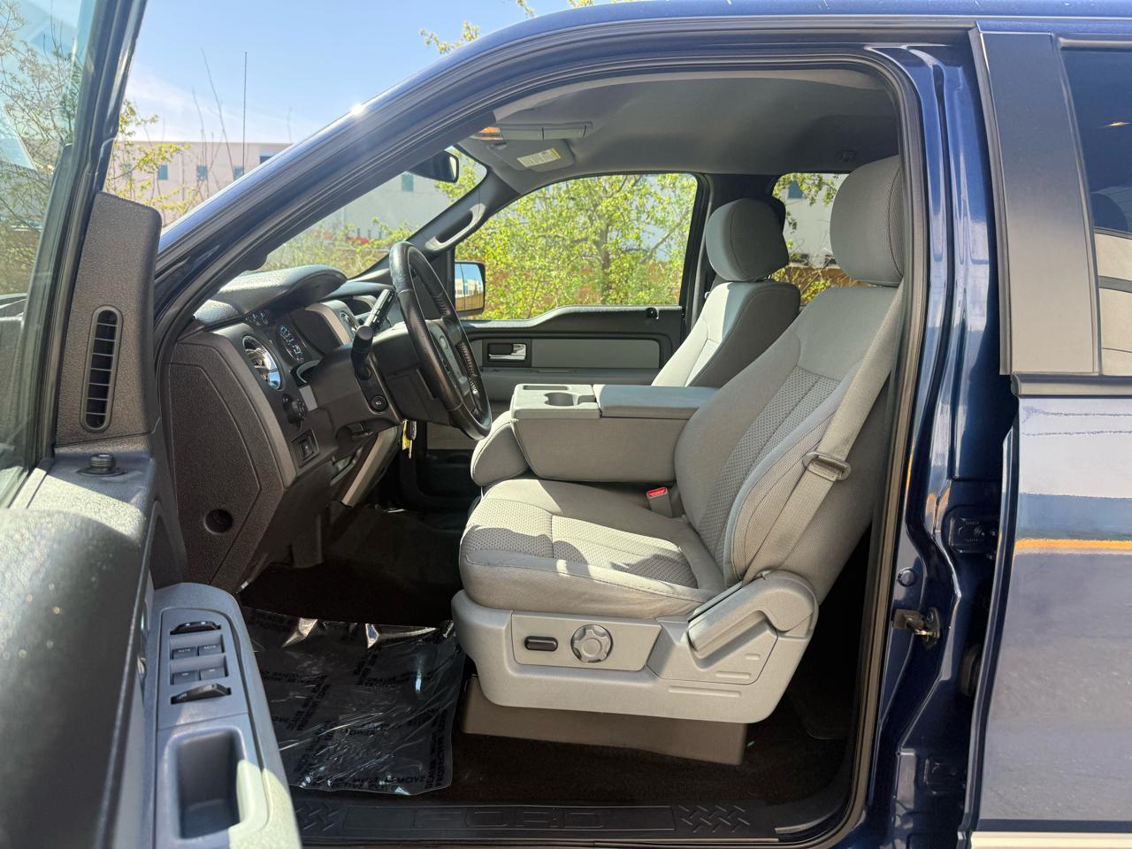 Ford F-150 4WD SuperCrew 145" XLT 2012