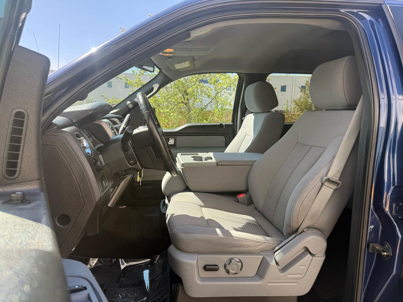 Ford F-150 4WD SuperCrew 145" XLT 2012