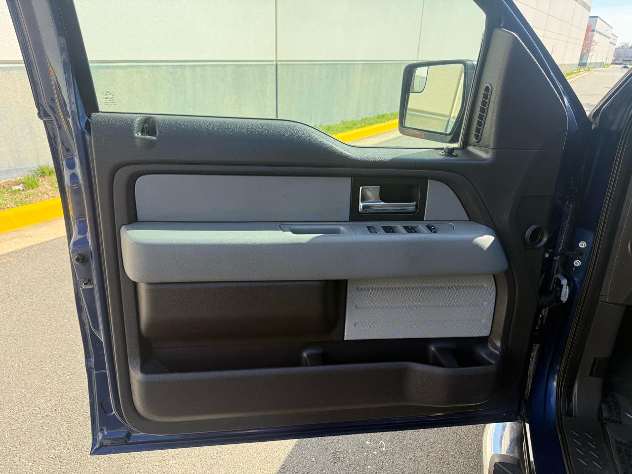 Ford F-150 4WD SuperCrew 145" XLT 2012