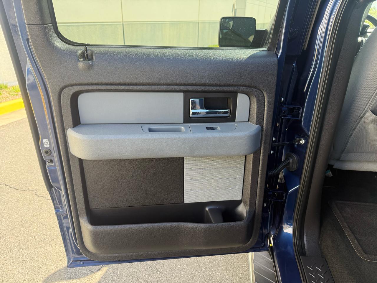 Ford F-150 4WD SuperCrew 145" XLT 2012