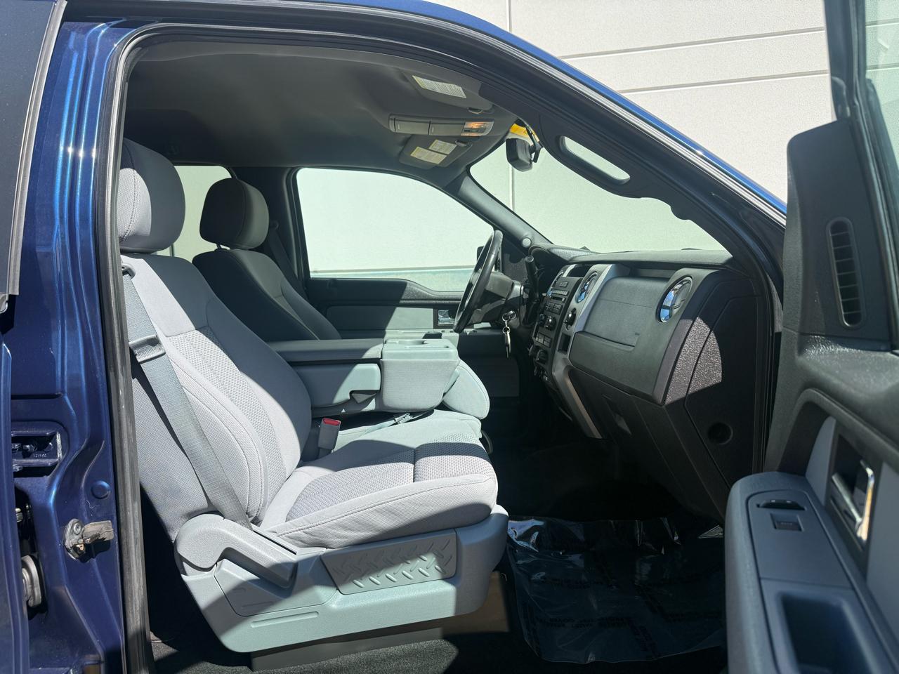 Ford F-150 4WD SuperCrew 145" XLT 2012