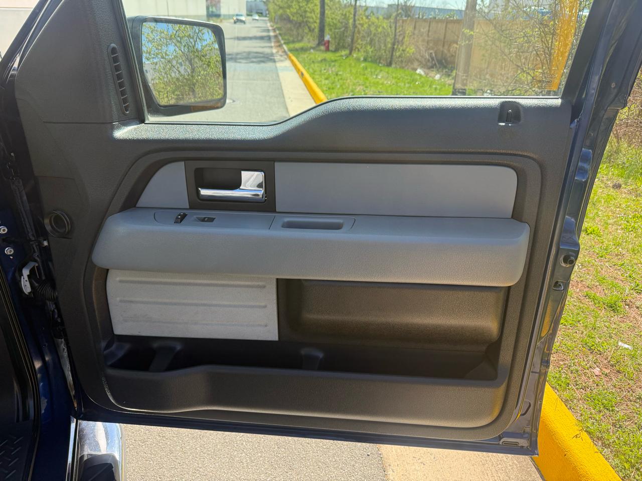 Ford F-150 4WD SuperCrew 145" XLT 2012