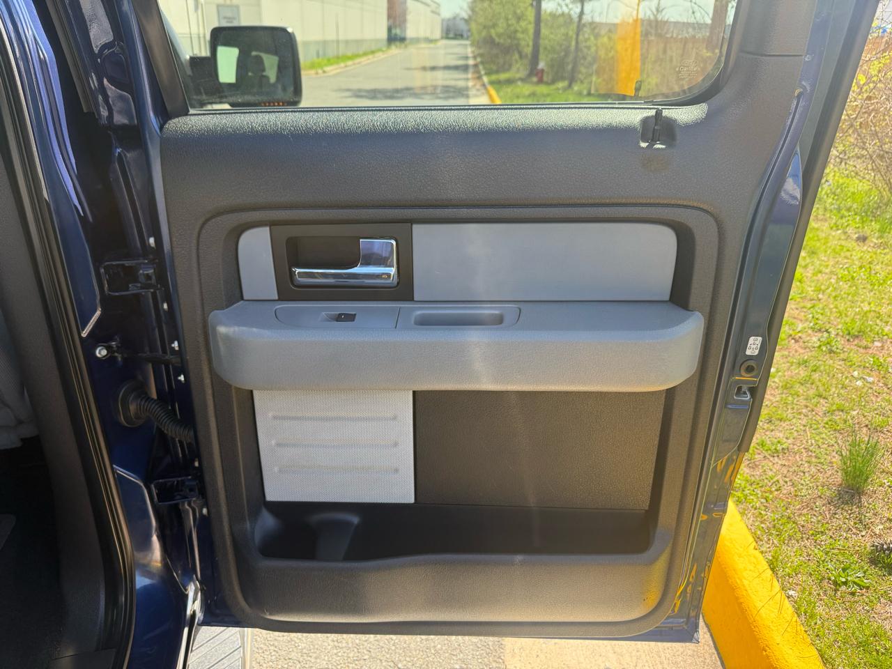 Ford F-150 4WD SuperCrew 145" XLT 2012