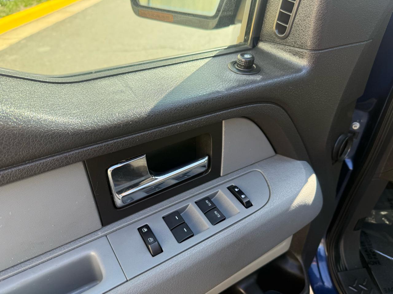 Ford F-150 4WD SuperCrew 145" XLT 2012