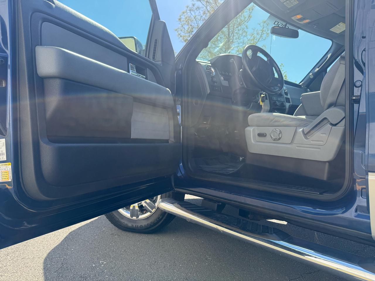 Ford F-150 4WD SuperCrew 145" XLT 2012