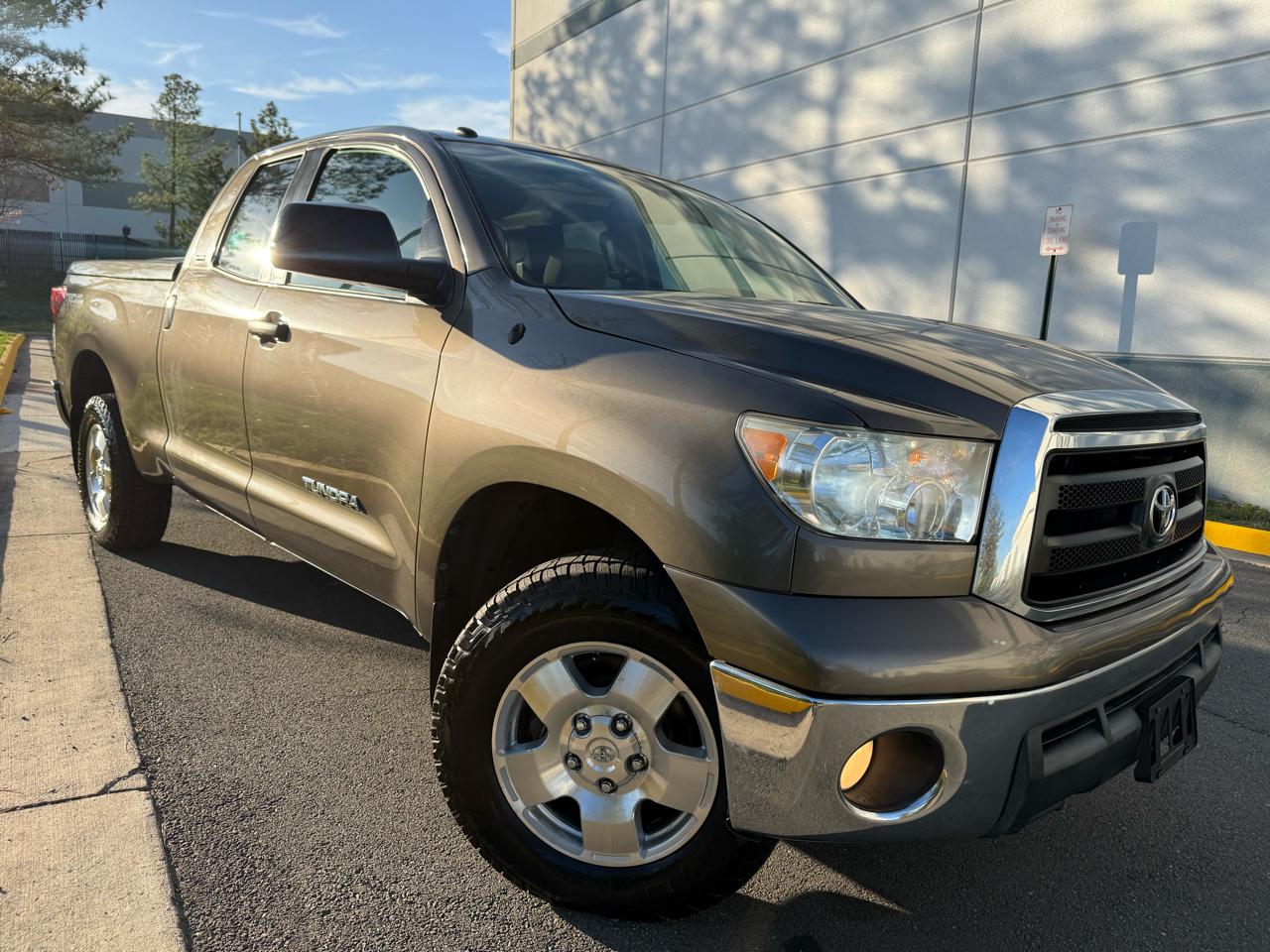 Toyota Tundra 4WD Truck Dbl 4.6L V8 6-Spd AT (Natl) 2011