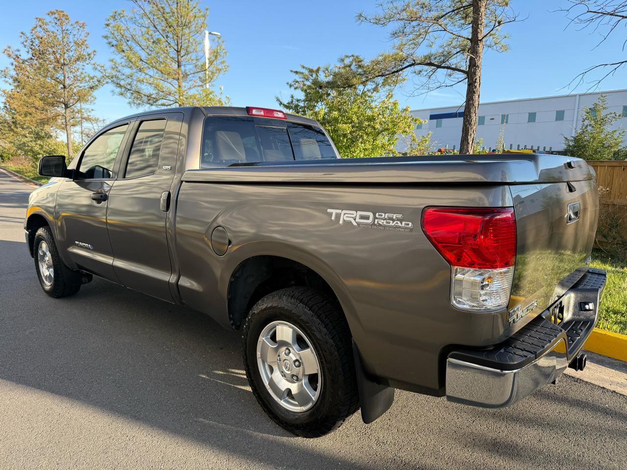 Toyota Tundra 4WD Truck Dbl 4.6L V8 6-Spd AT (Natl) 2011