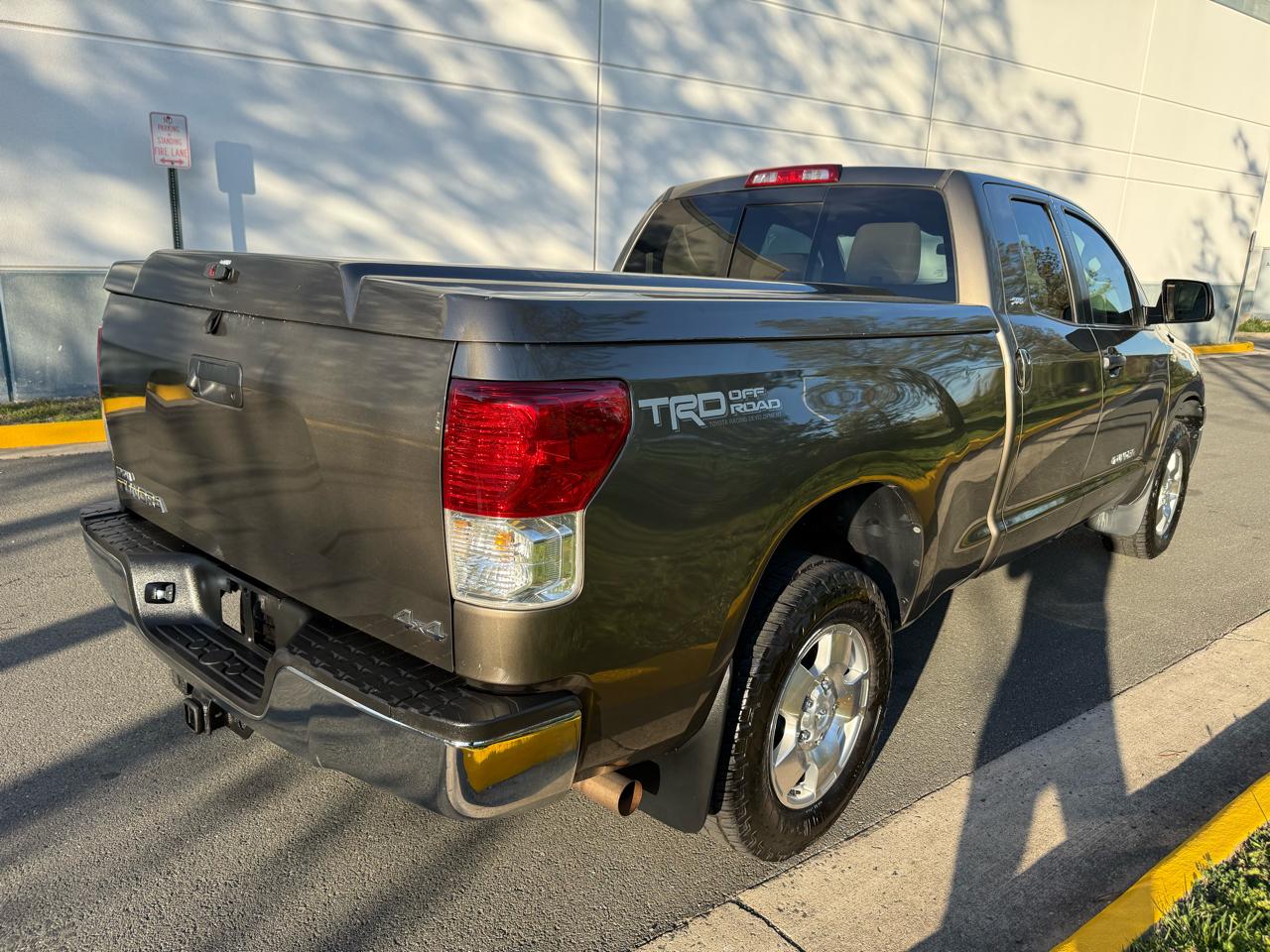 Toyota Tundra 4WD Truck Dbl 4.6L V8 6-Spd AT (Natl) 2011
