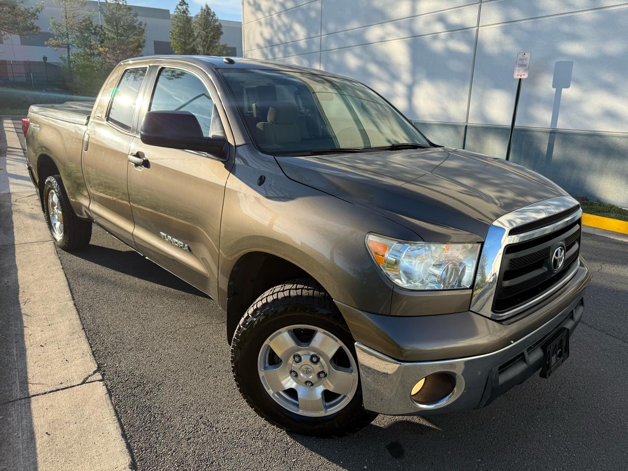 Toyota Tundra 4WD Truck Dbl 4.6L V8 6-Spd AT (Natl) 2011
