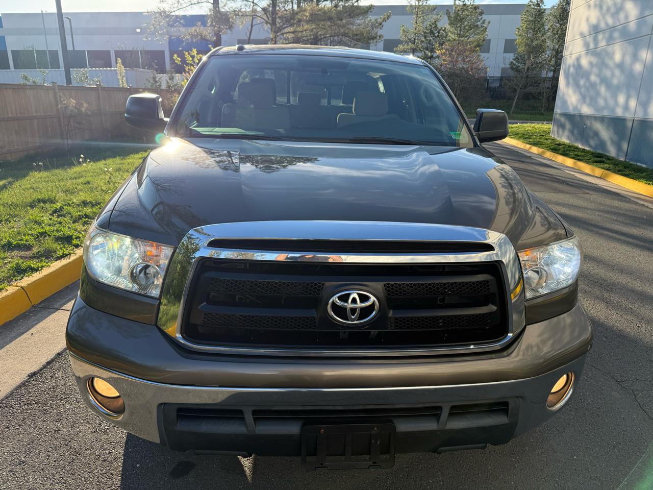 Toyota Tundra 4WD Truck Dbl 4.6L V8 6-Spd AT (Natl) 2011
