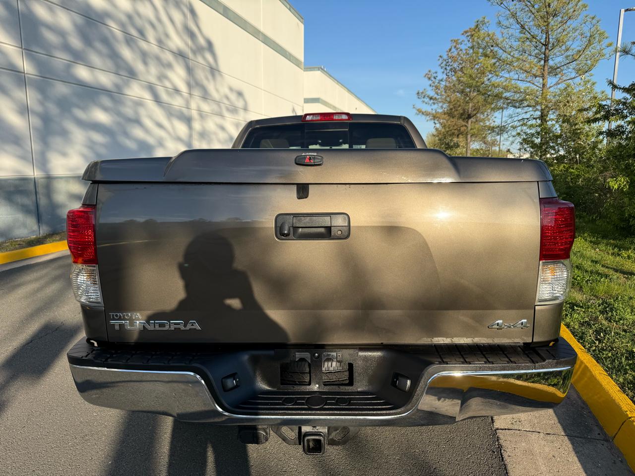 Toyota Tundra 4WD Truck Dbl 4.6L V8 6-Spd AT (Natl) 2011