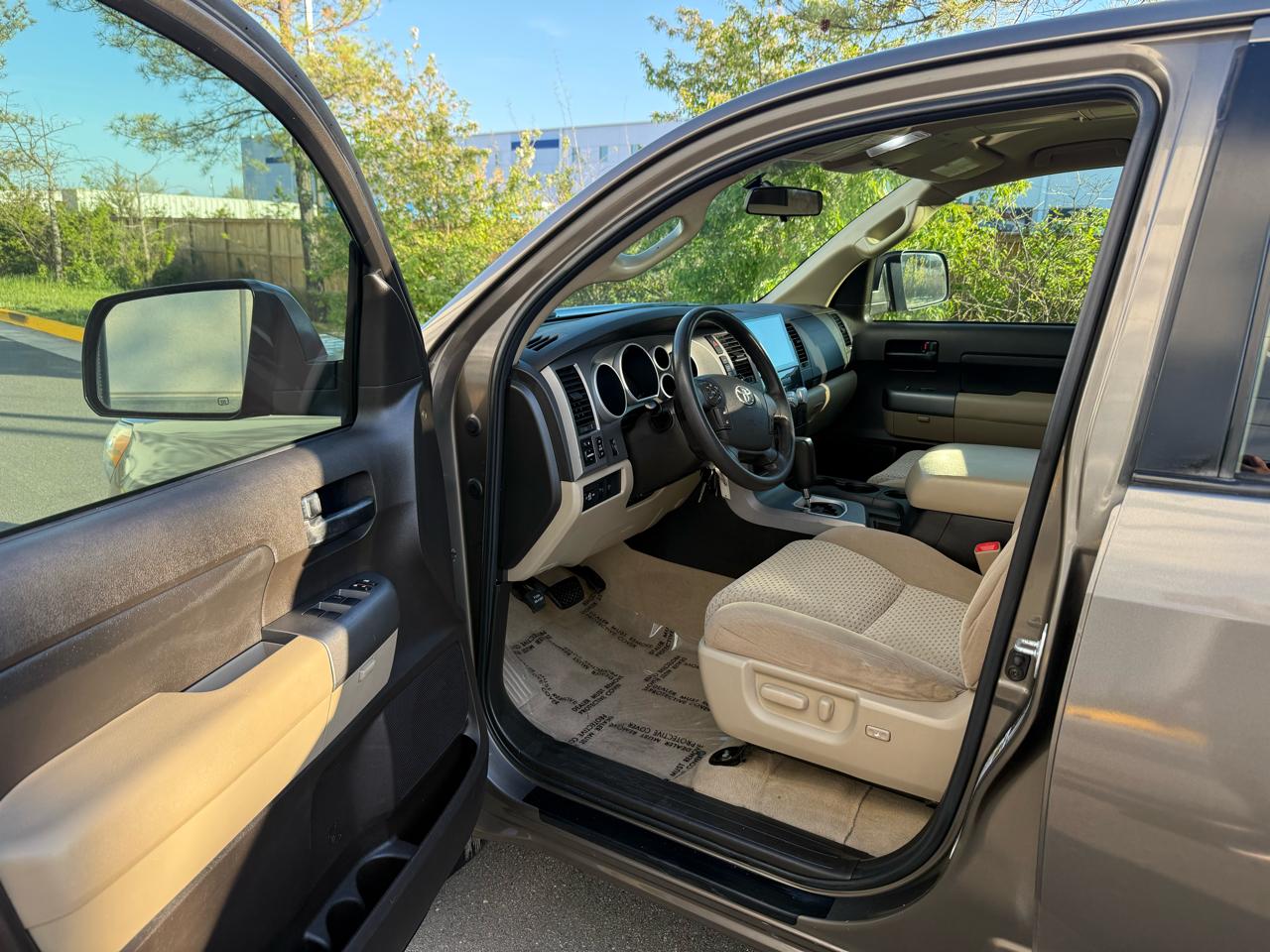 Toyota Tundra 4WD Truck Dbl 4.6L V8 6-Spd AT (Natl) 2011