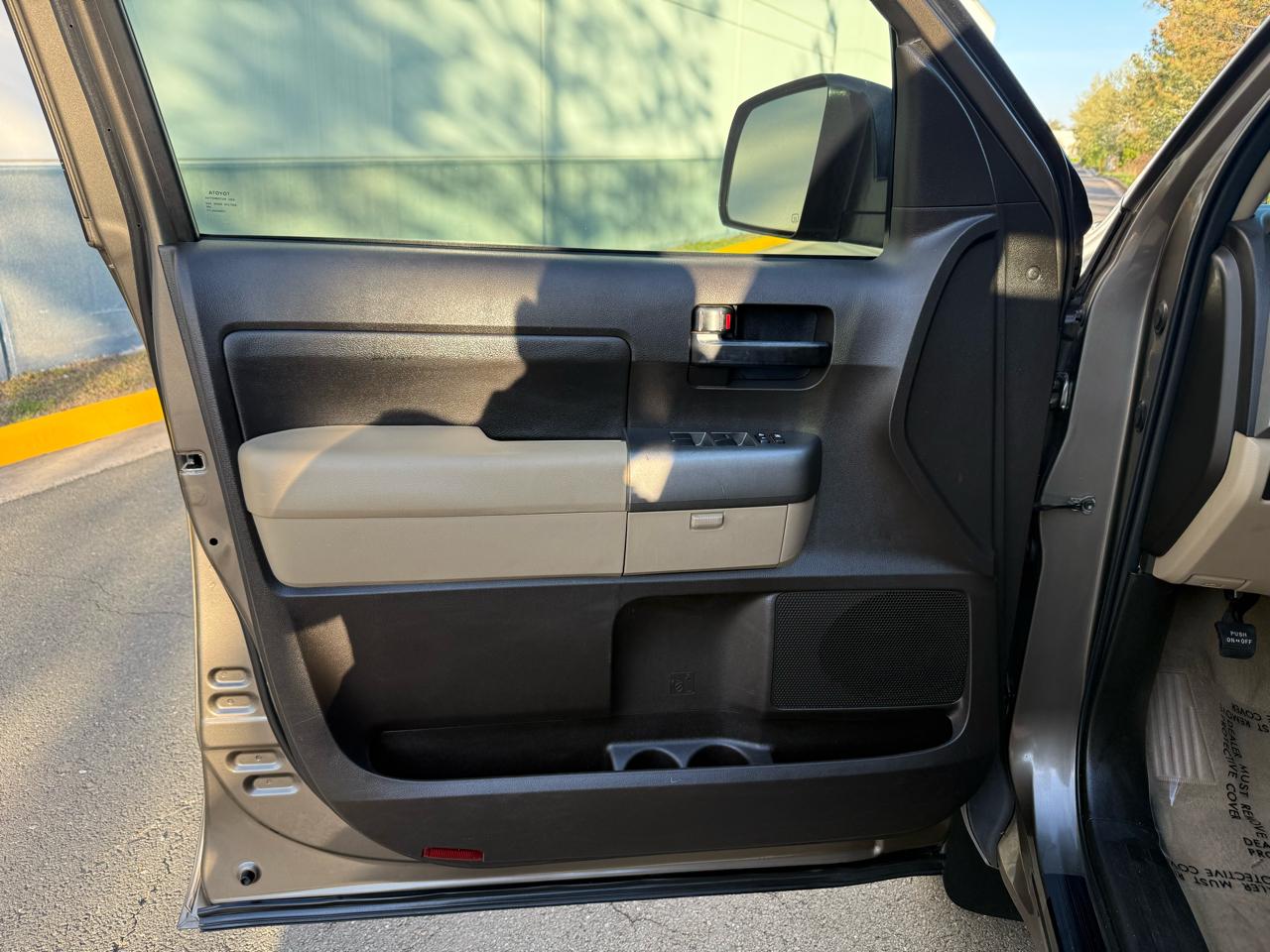 Toyota Tundra 4WD Truck Dbl 4.6L V8 6-Spd AT (Natl) 2011