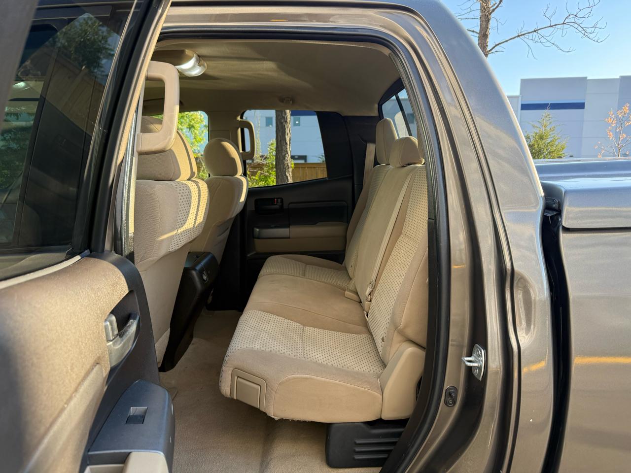 Toyota Tundra 4WD Truck Dbl 4.6L V8 6-Spd AT (Natl) 2011