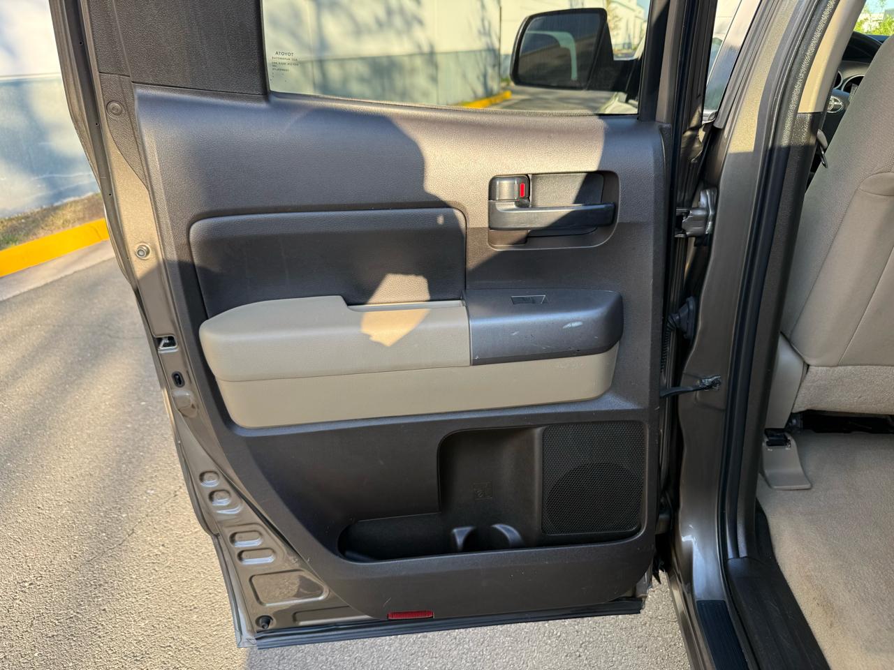 Toyota Tundra 4WD Truck Dbl 4.6L V8 6-Spd AT (Natl) 2011