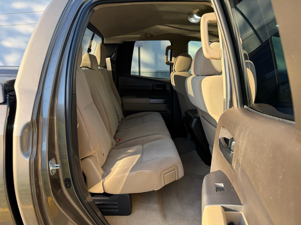 Toyota Tundra 4WD Truck Dbl 4.6L V8 6-Spd AT (Natl) 2011