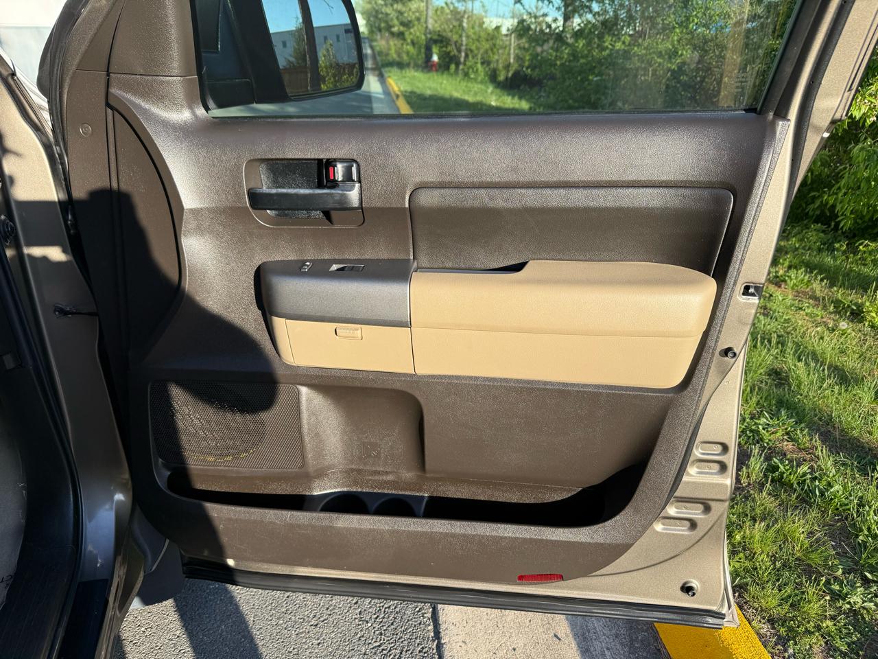 Toyota Tundra 4WD Truck Dbl 4.6L V8 6-Spd AT (Natl) 2011