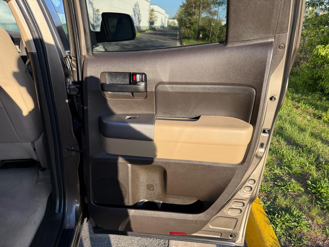 Toyota Tundra 4WD Truck Dbl 4.6L V8 6-Spd AT (Natl) 2011