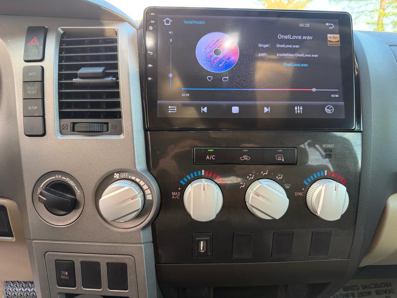 Toyota Tundra 4WD Truck Dbl 4.6L V8 6-Spd AT (Natl) 2011