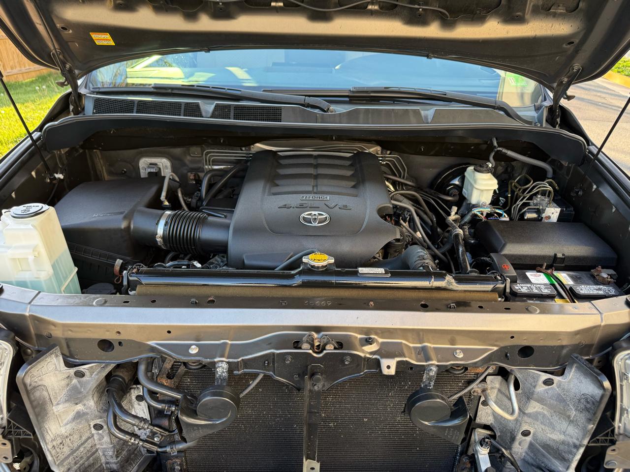 Toyota Tundra 4WD Truck Dbl 4.6L V8 6-Spd AT (Natl) 2011