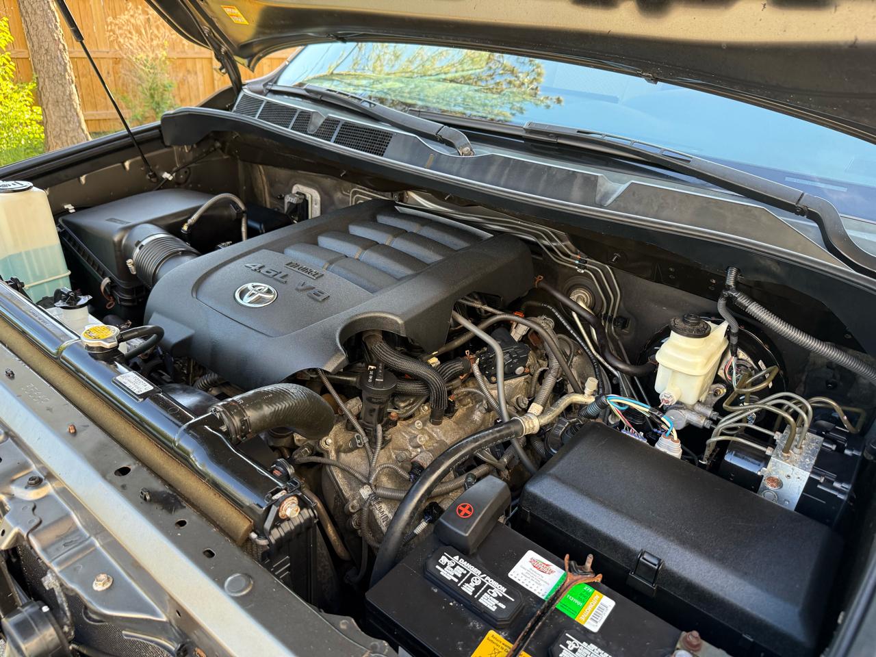 Toyota Tundra 4WD Truck Dbl 4.6L V8 6-Spd AT (Natl) 2011