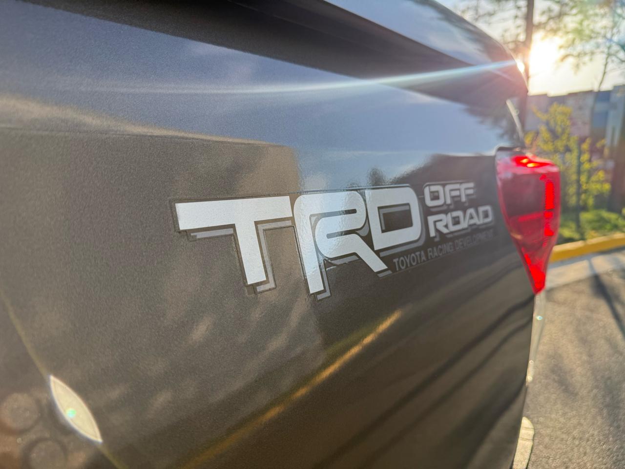 Toyota Tundra 4WD Truck Dbl 4.6L V8 6-Spd AT (Natl) 2011