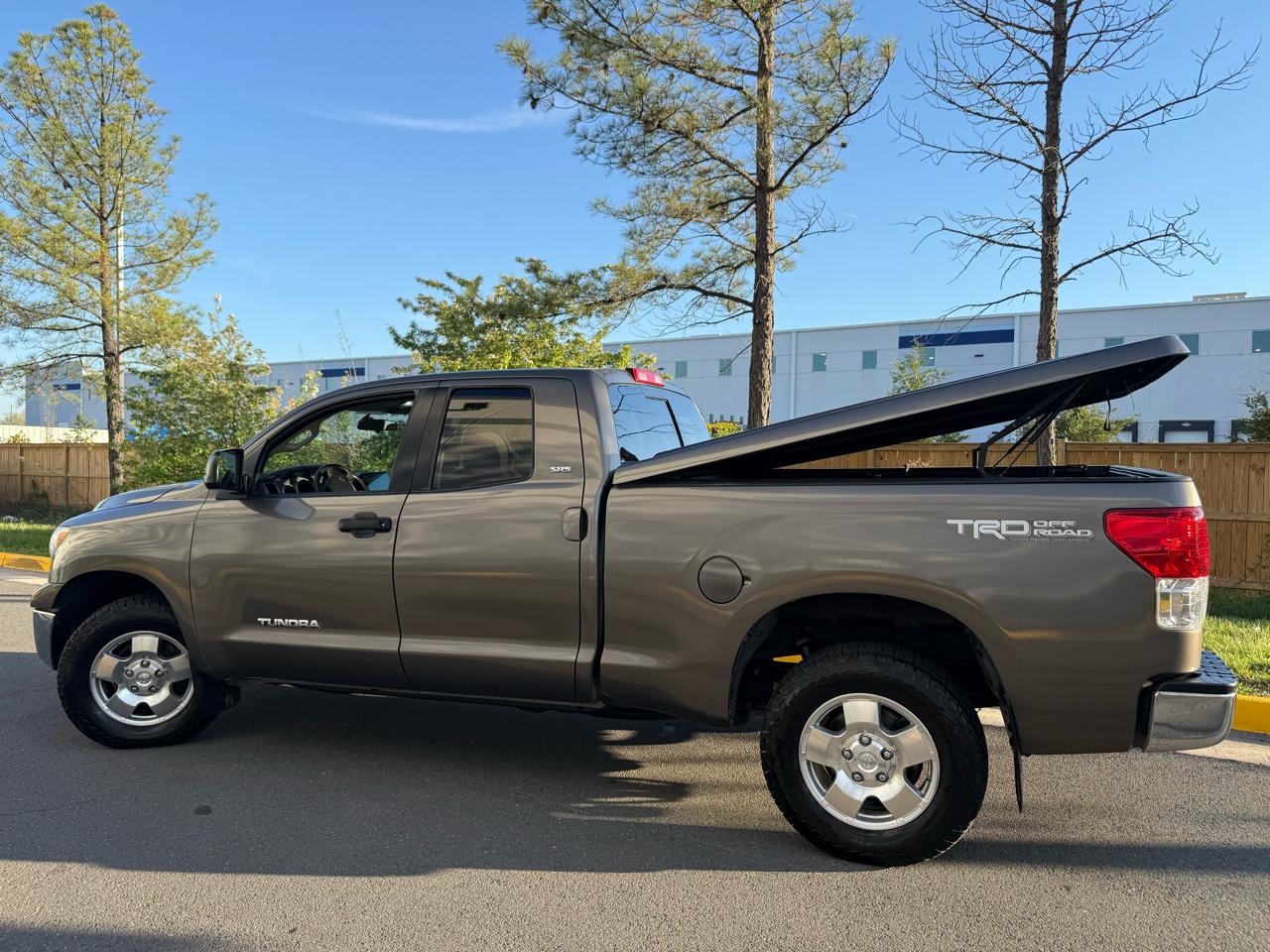 Toyota Tundra 4WD Truck Dbl 4.6L V8 6-Spd AT (Natl) 2011