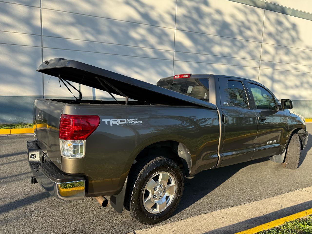 Toyota Tundra 4WD Truck Dbl 4.6L V8 6-Spd AT (Natl) 2011