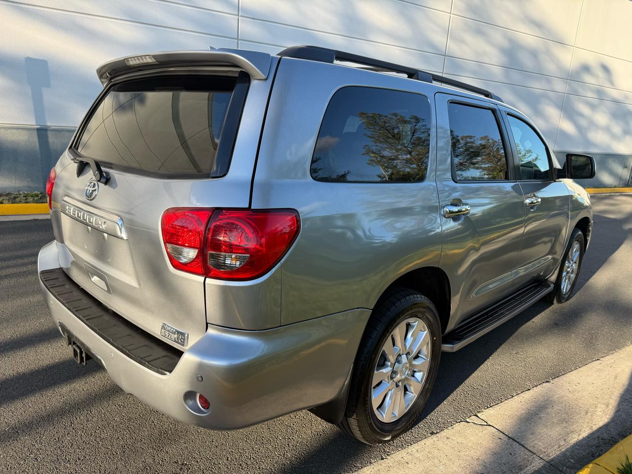 Toyota Sequoia 4WD LV8 6-Spd AT Ltd (Natl) 2010