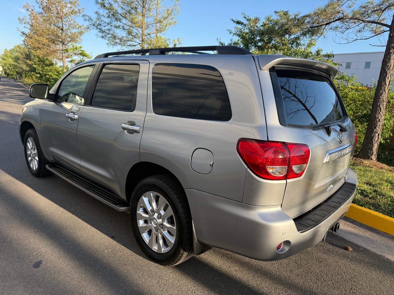 Toyota Sequoia 4WD LV8 6-Spd AT Ltd (Natl) 2010