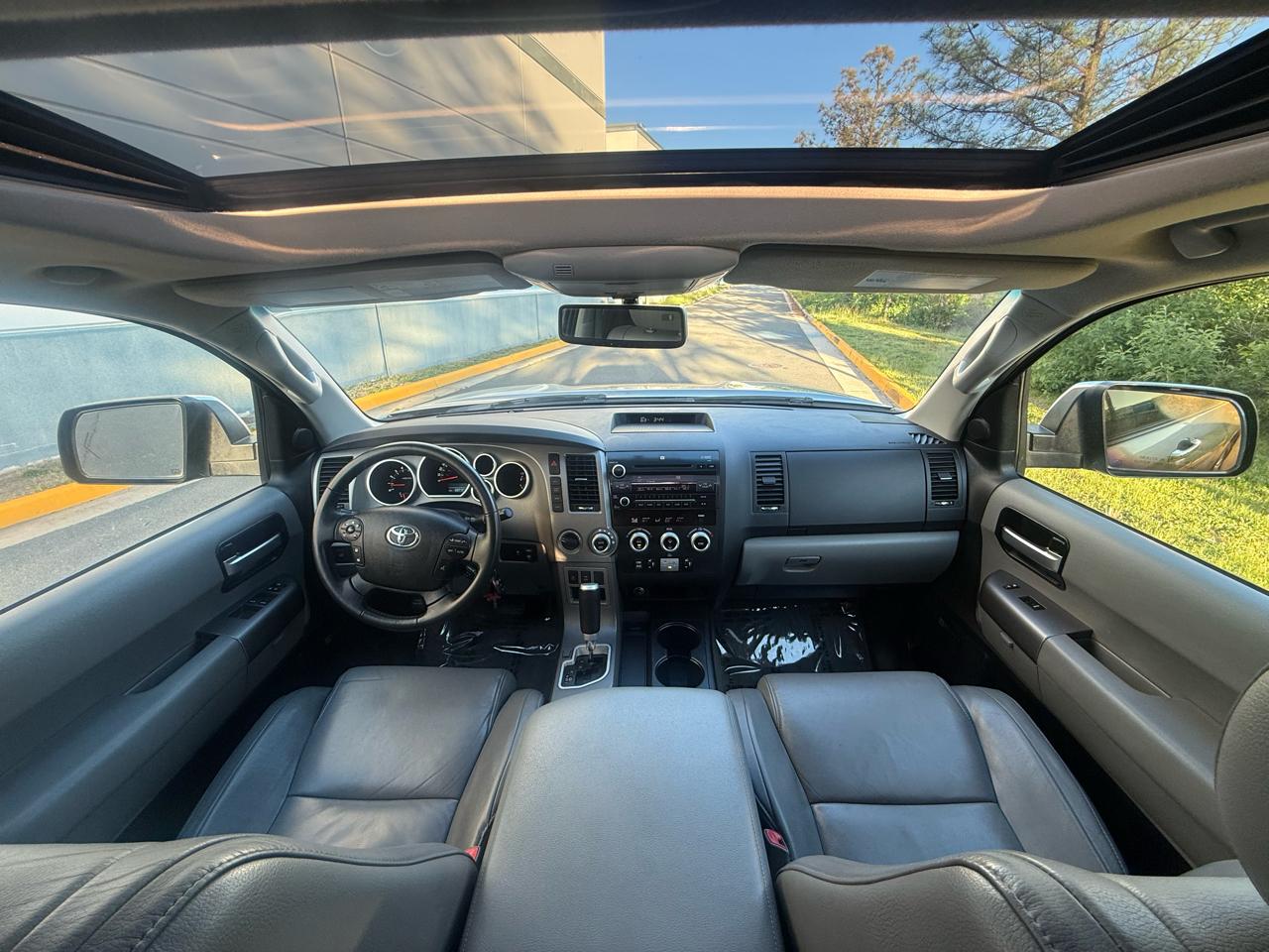 Toyota Sequoia 4WD LV8 6-Spd AT Ltd (Natl) 2010