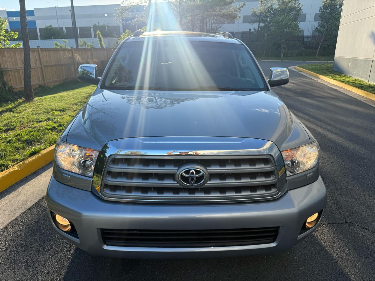 Toyota Sequoia 4WD LV8 6-Spd AT Ltd (Natl) 2010