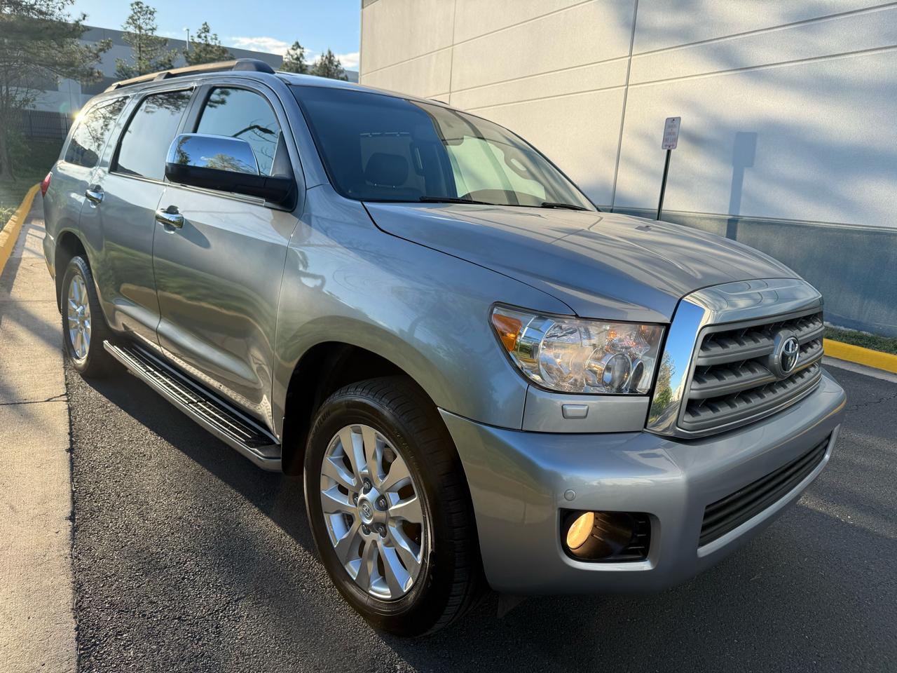 Toyota Sequoia 4WD LV8 6-Spd AT Ltd (Natl) 2010