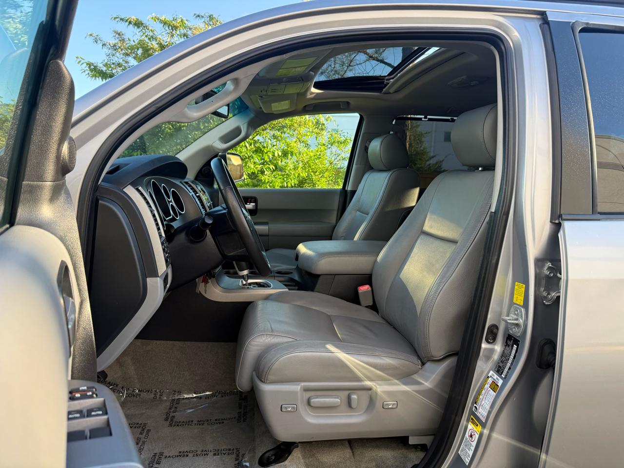 Toyota Sequoia 4WD LV8 6-Spd AT Ltd (Natl) 2010