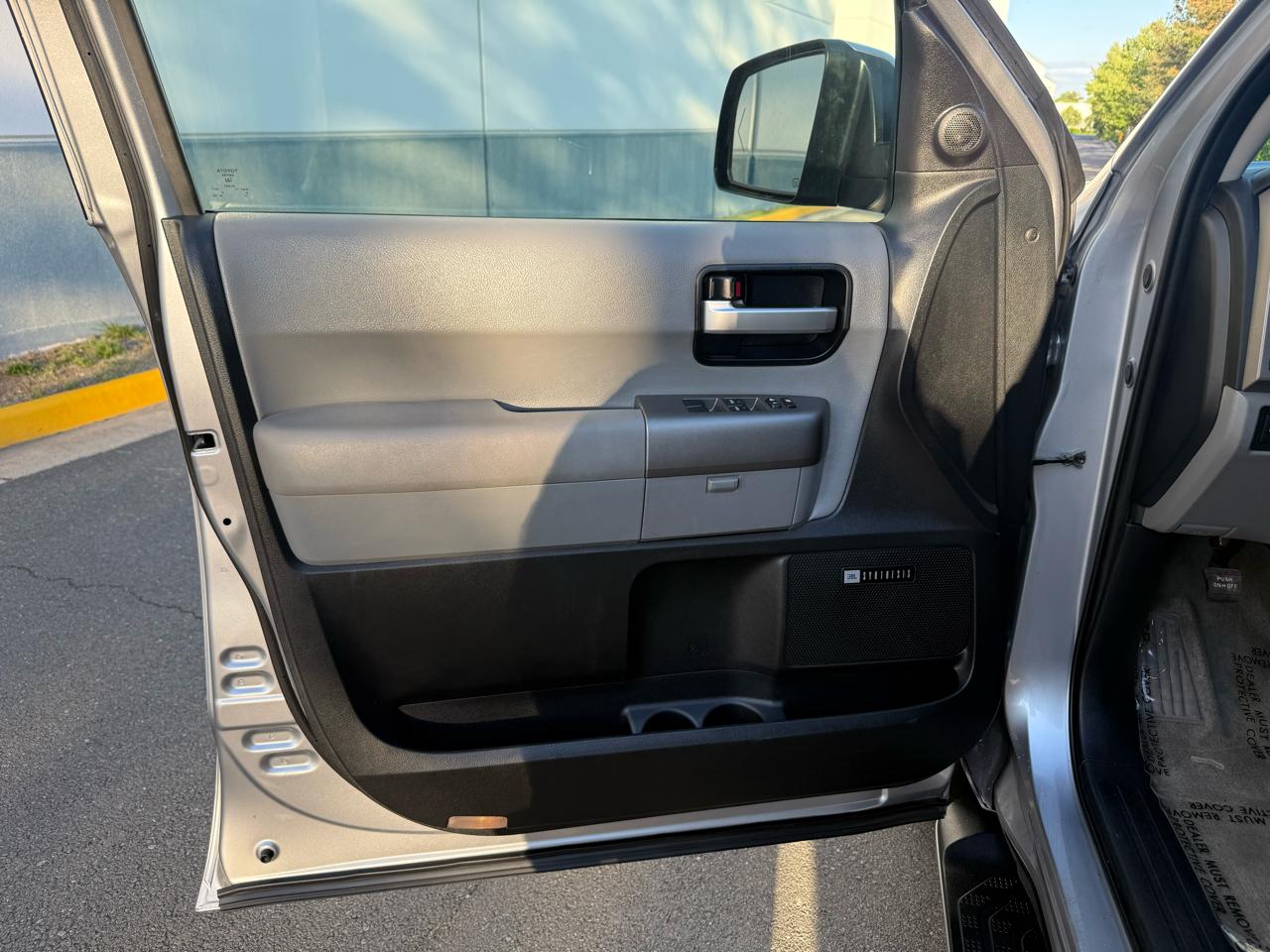 Toyota Sequoia 4WD LV8 6-Spd AT Ltd (Natl) 2010