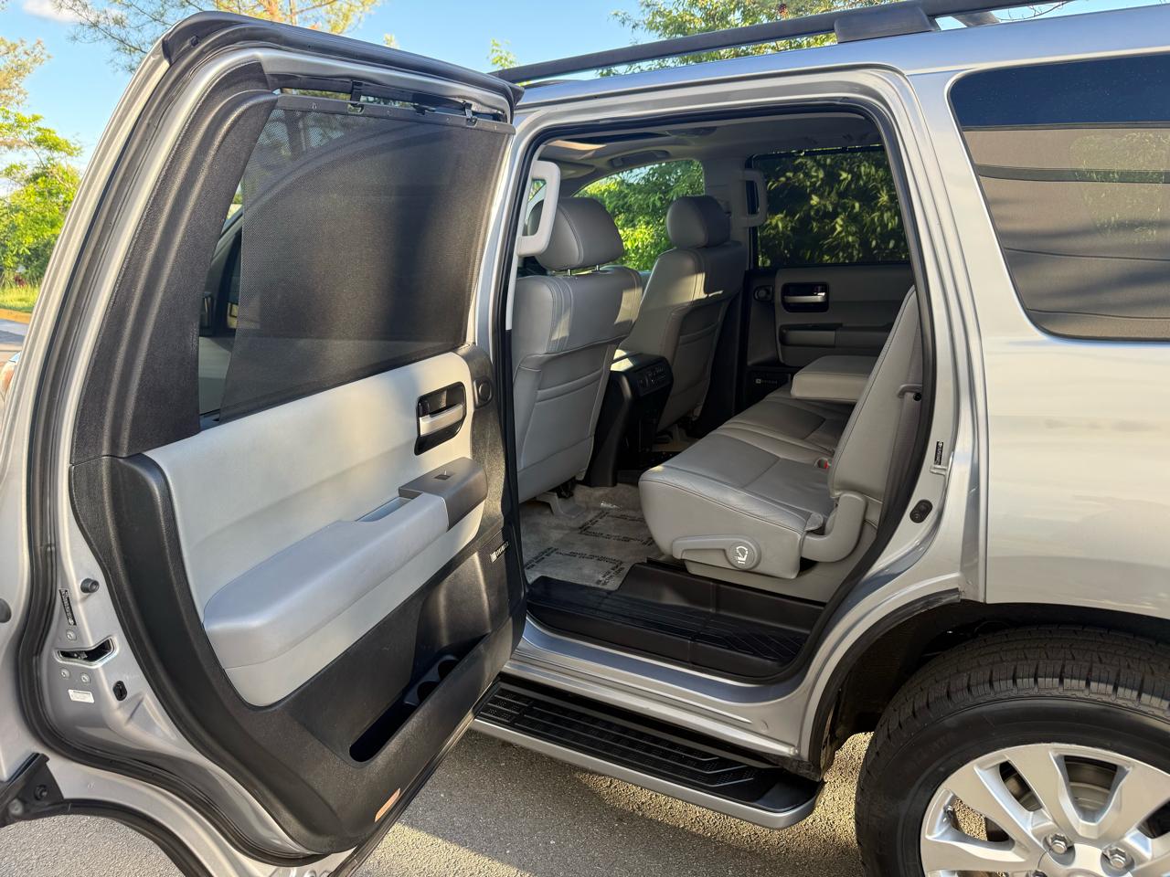 Toyota Sequoia 4WD LV8 6-Spd AT Ltd (Natl) 2010