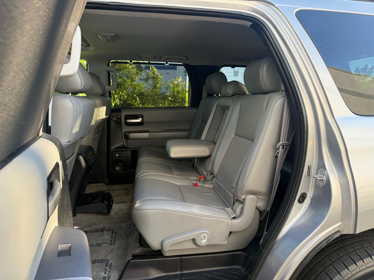 Toyota Sequoia 4WD LV8 6-Spd AT Ltd (Natl) 2010