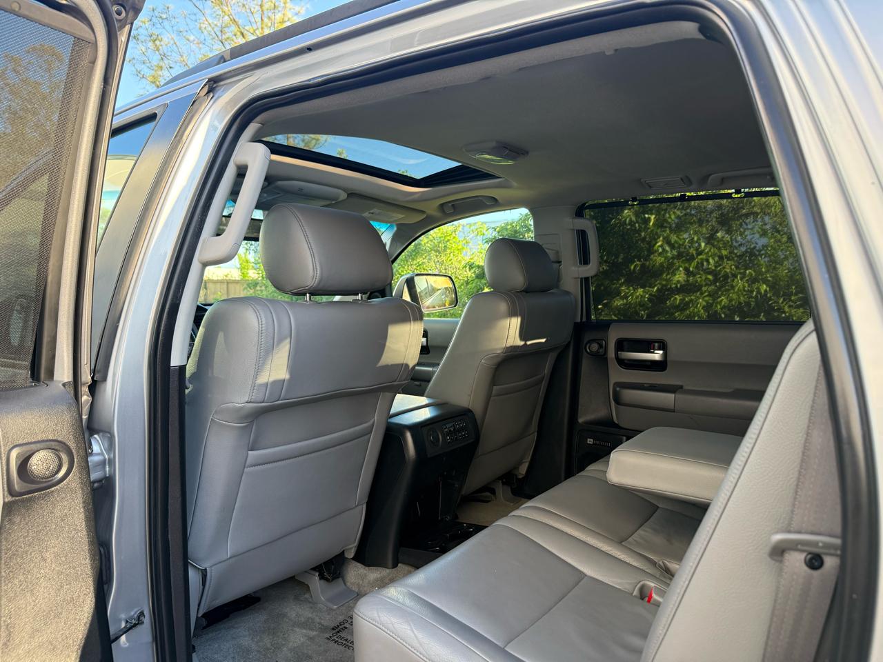 Toyota Sequoia 4WD LV8 6-Spd AT Ltd (Natl) 2010