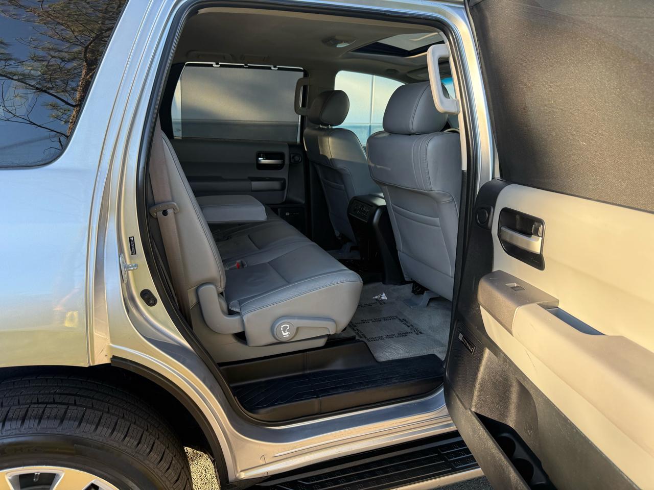 Toyota Sequoia 4WD LV8 6-Spd AT Ltd (Natl) 2010
