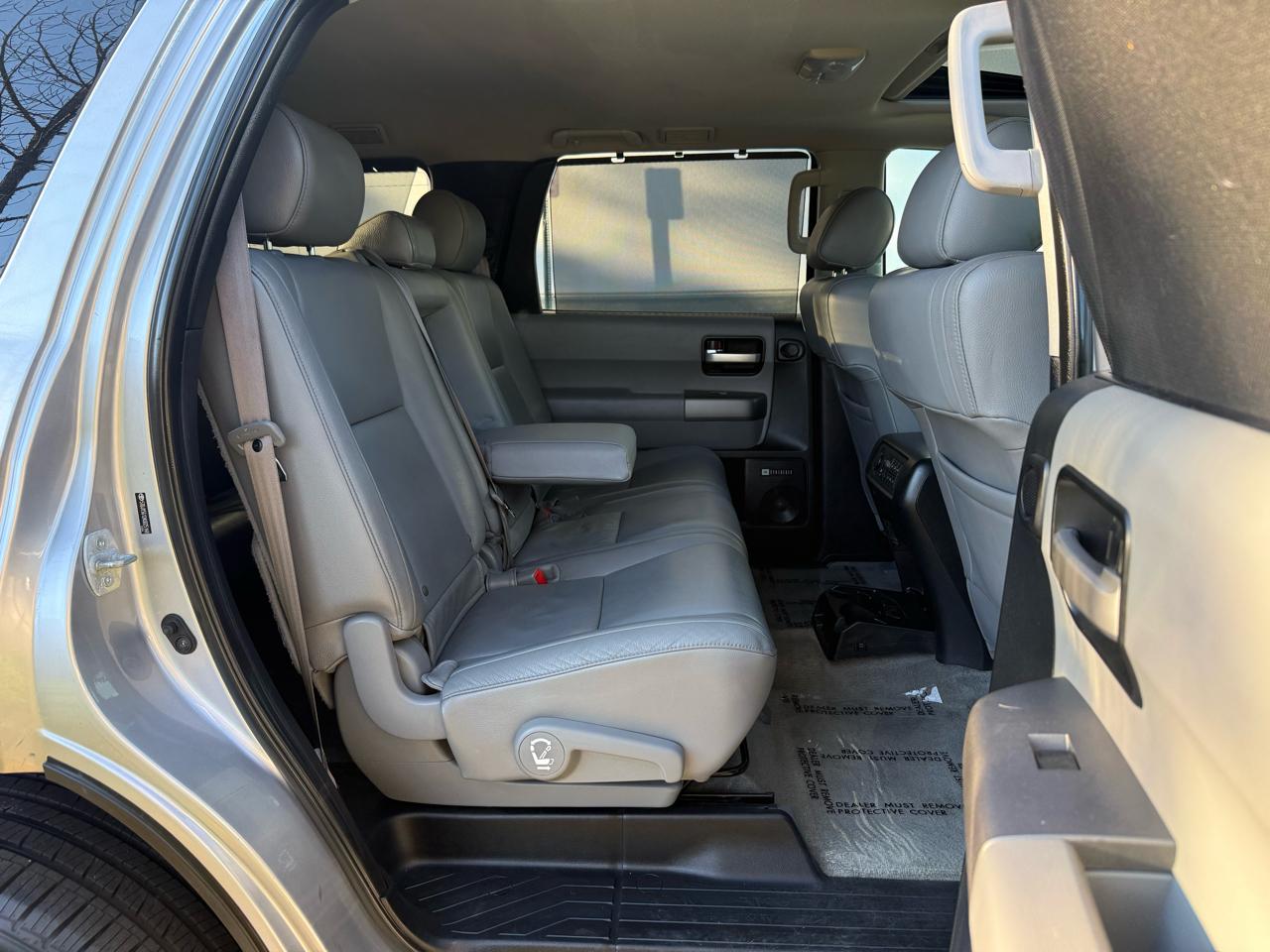 Toyota Sequoia 4WD LV8 6-Spd AT Ltd (Natl) 2010