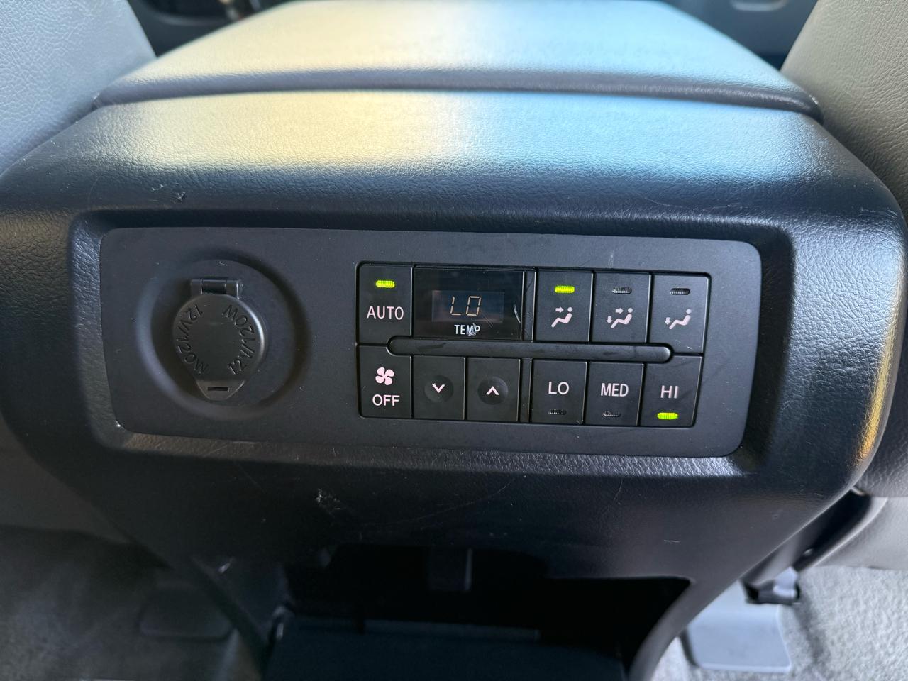 Toyota Sequoia 4WD LV8 6-Spd AT Ltd (Natl) 2010