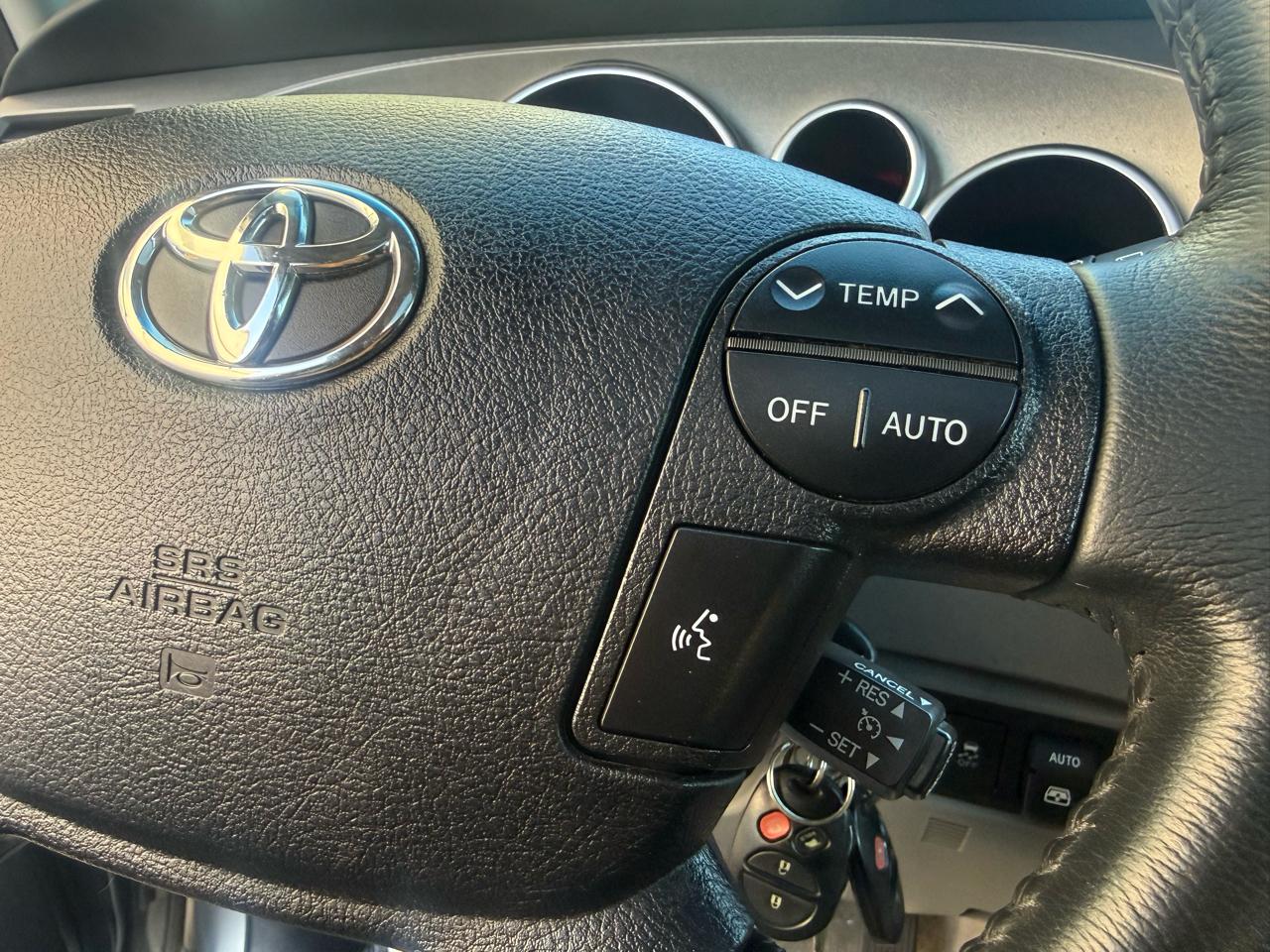 Toyota Sequoia 4WD LV8 6-Spd AT Ltd (Natl) 2010
