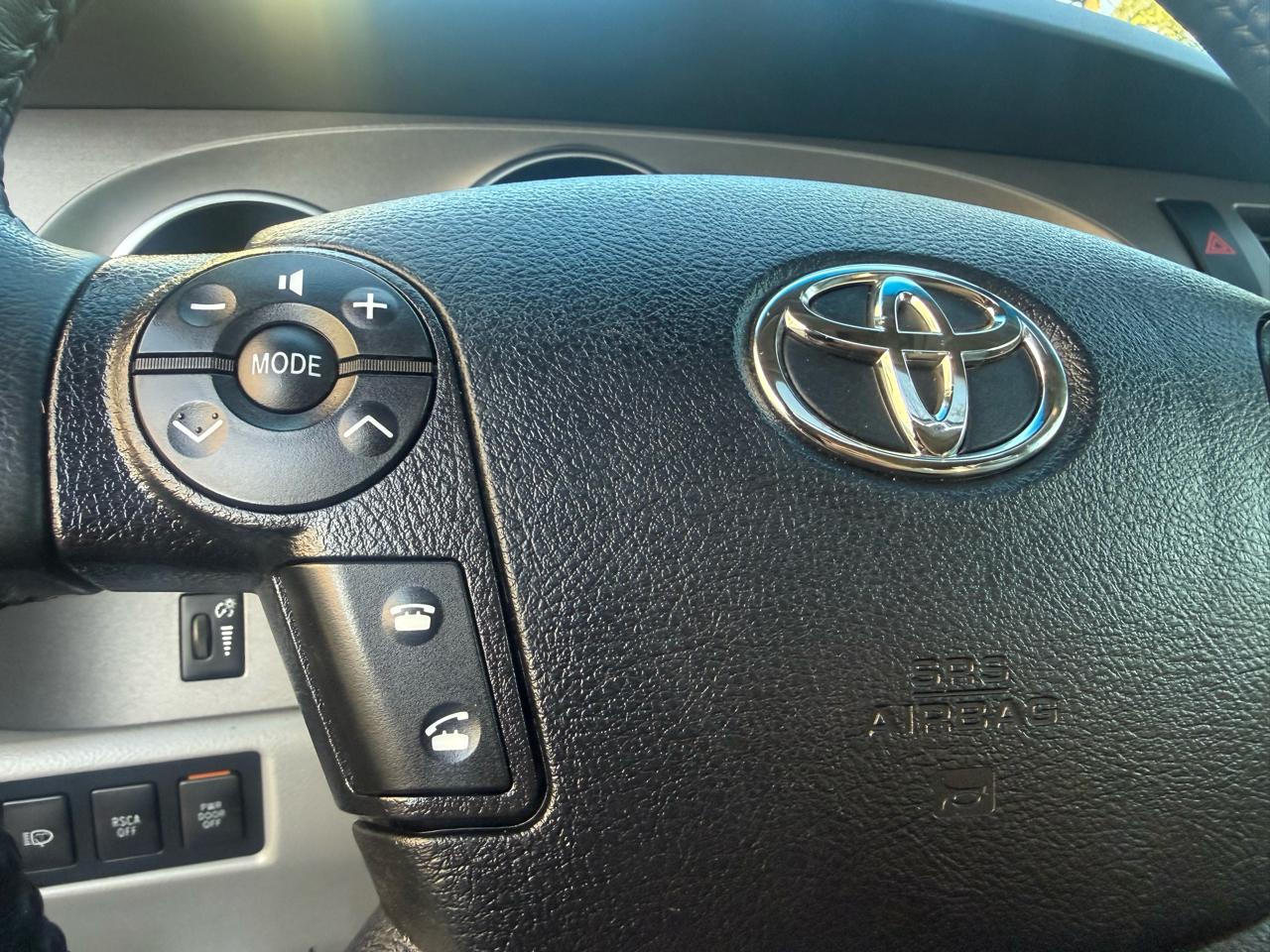 Toyota Sequoia 4WD LV8 6-Spd AT Ltd (Natl) 2010