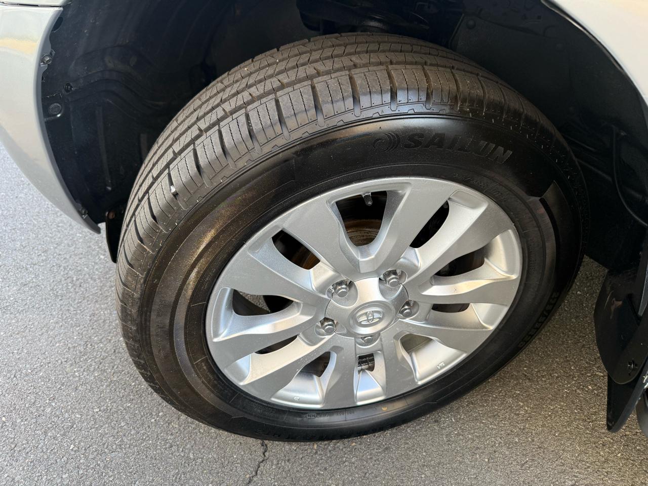 Toyota Sequoia 4WD LV8 6-Spd AT Ltd (Natl) 2010