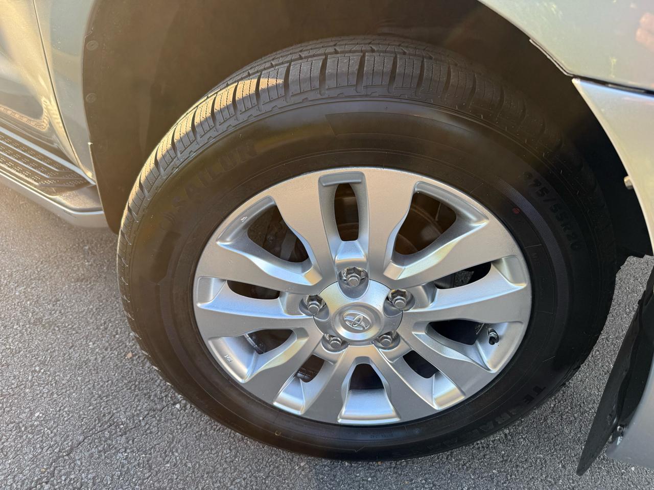 Toyota Sequoia 4WD LV8 6-Spd AT Ltd (Natl) 2010
