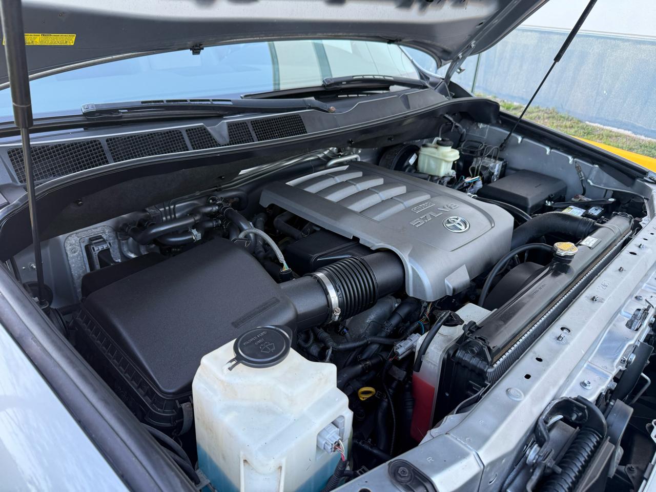 Toyota Sequoia 4WD LV8 6-Spd AT Ltd (Natl) 2010