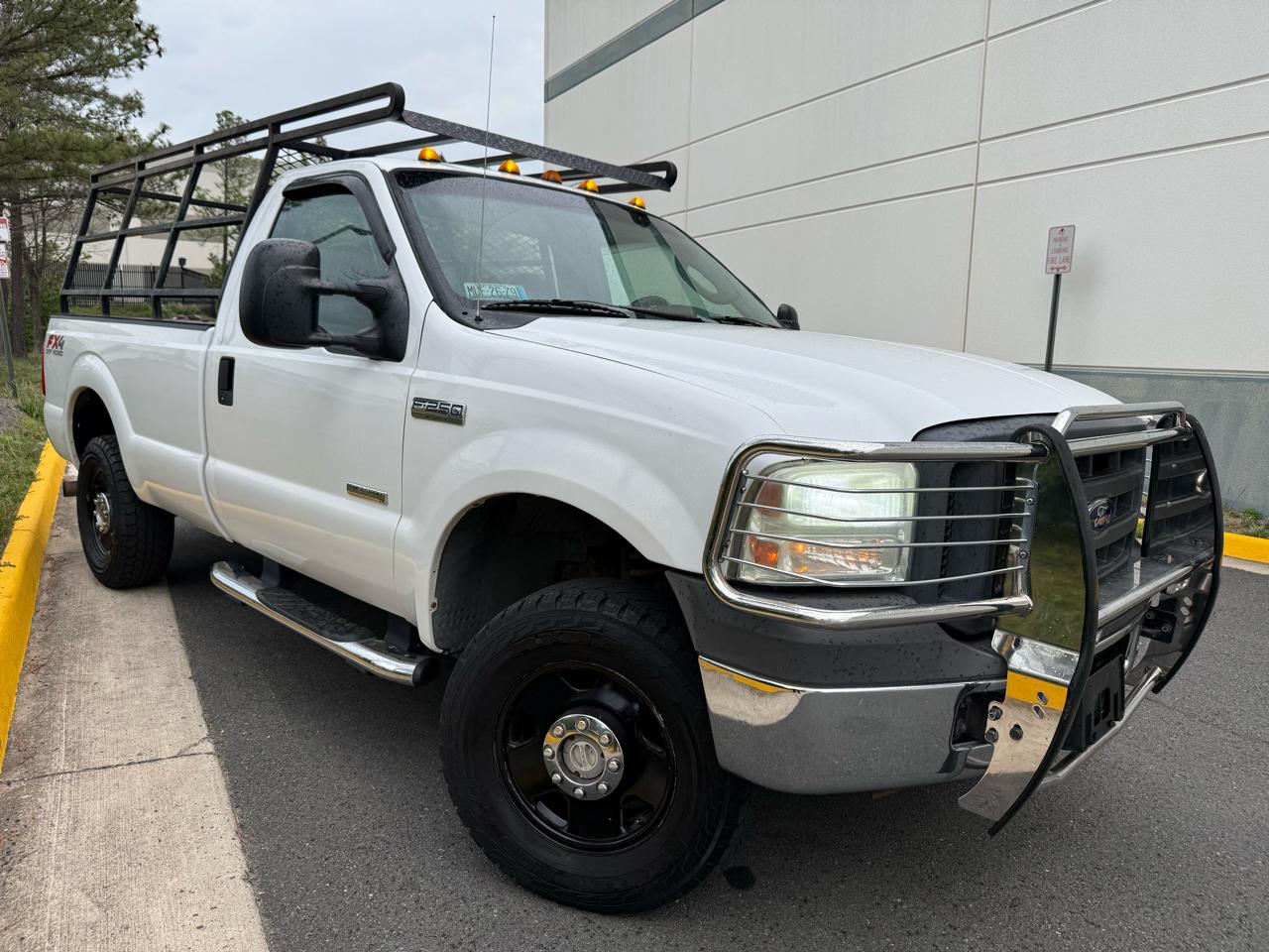 Ford Super Duty F-250 Reg Cab 137" XLT 4WD 2005